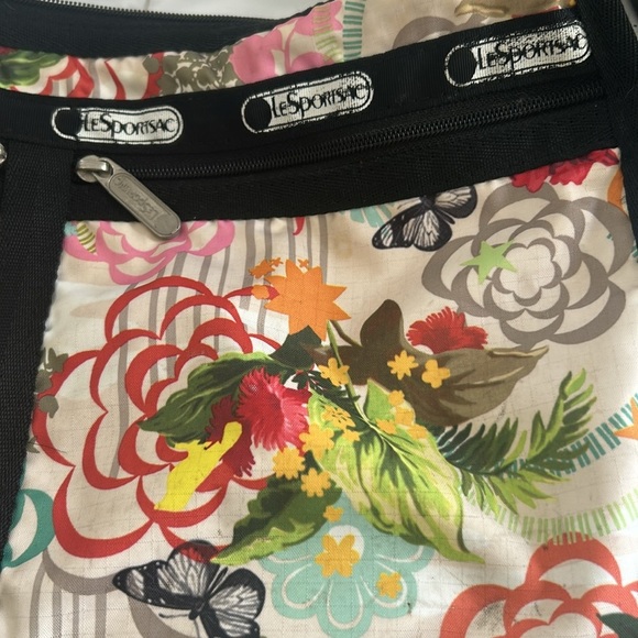 Lesportsac Floral Shoulder bag cream & black adjustable strap - Picture 8 of 10